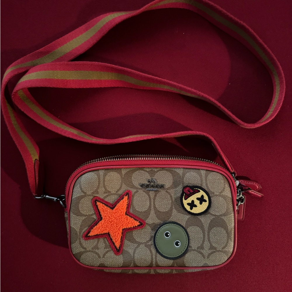 Coach Varsity Patch CrossbodyTan Bag Camera Bag Collection
